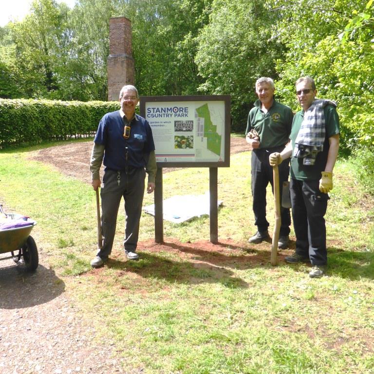 Pic-2-Stanmore-Country-Park-freestanding-recycled-plastic-sign-installation-volunteers-SQ-3.jpg